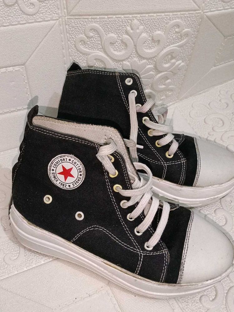 Black High-Top Canvas Sneakers