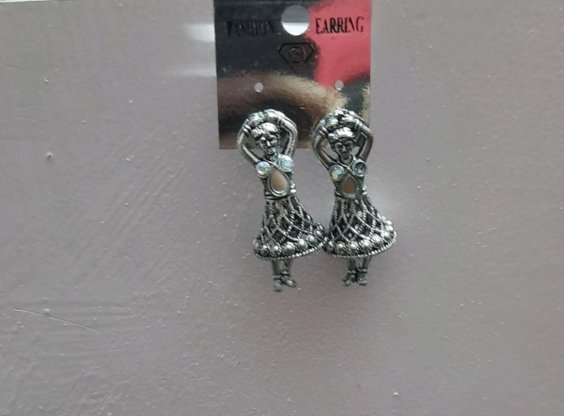 Oxidized Woman Dancing Earring