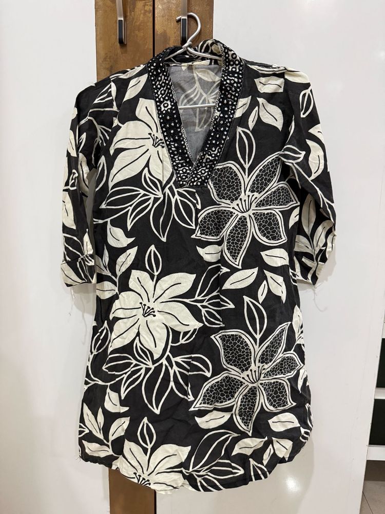 Stylish Black Floral Print Kurta