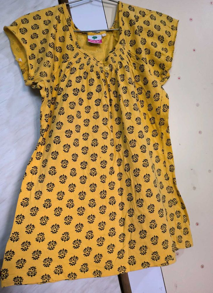 Yellow Block Print Tshirt 🟨