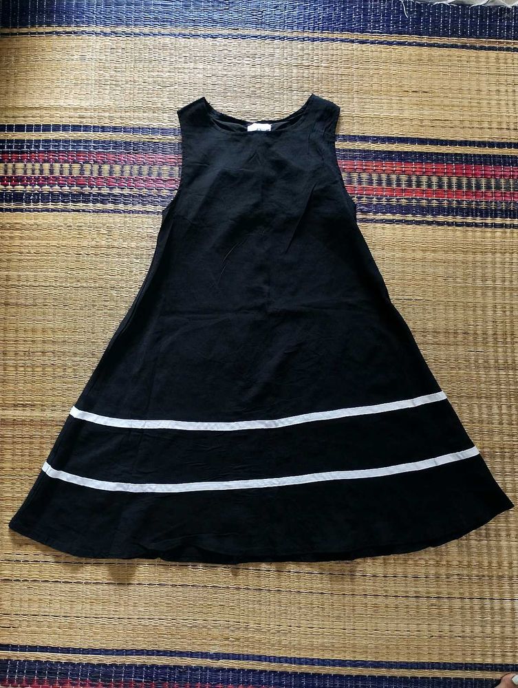 Chic Black Sleeveless A-Line Dress