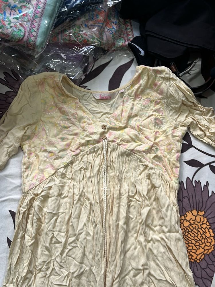 Embroidered V-Neck Kurta
