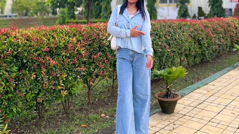 Light Wash Wide Leg Jeans