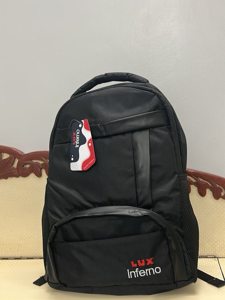 New- Backpack 🎒with 5 zip pockets