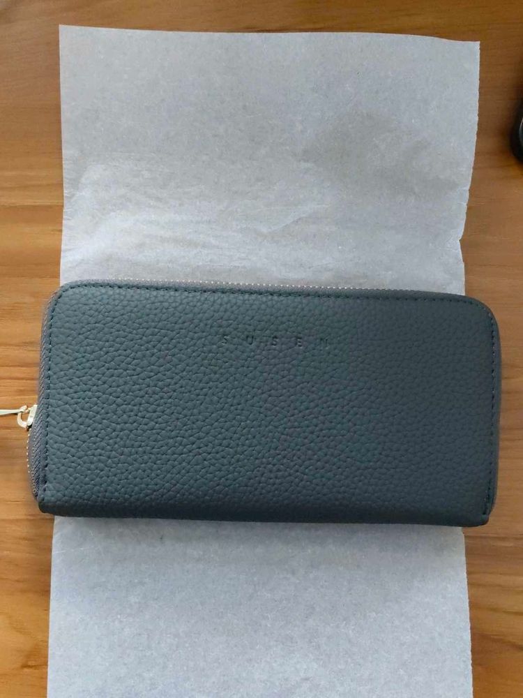 Stylish Textured Zip-Around Wallet