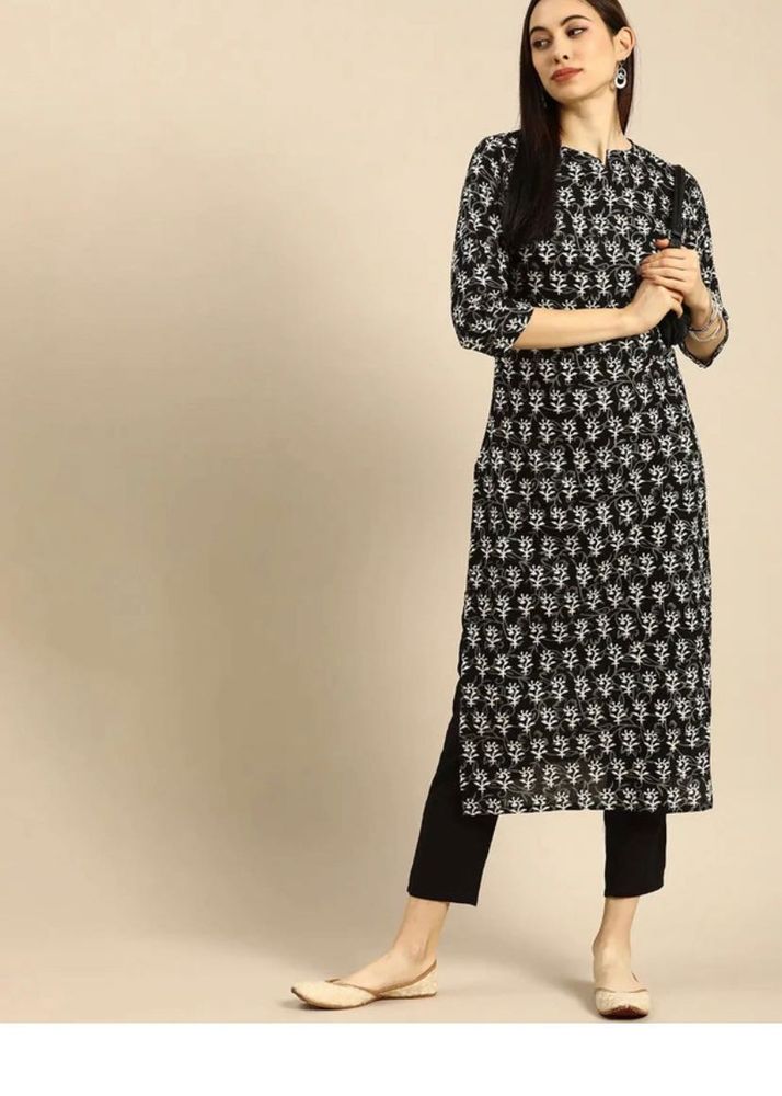 Elegant Black &amp; White Printed Kurta