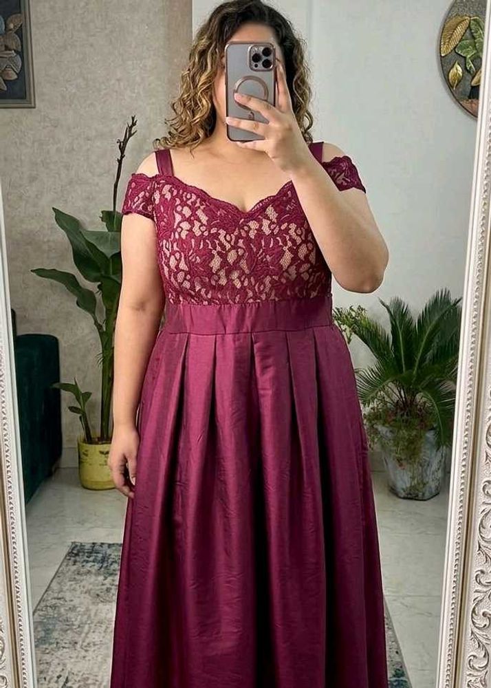 Elegant Lace &amp; Pleated Maxi Dress