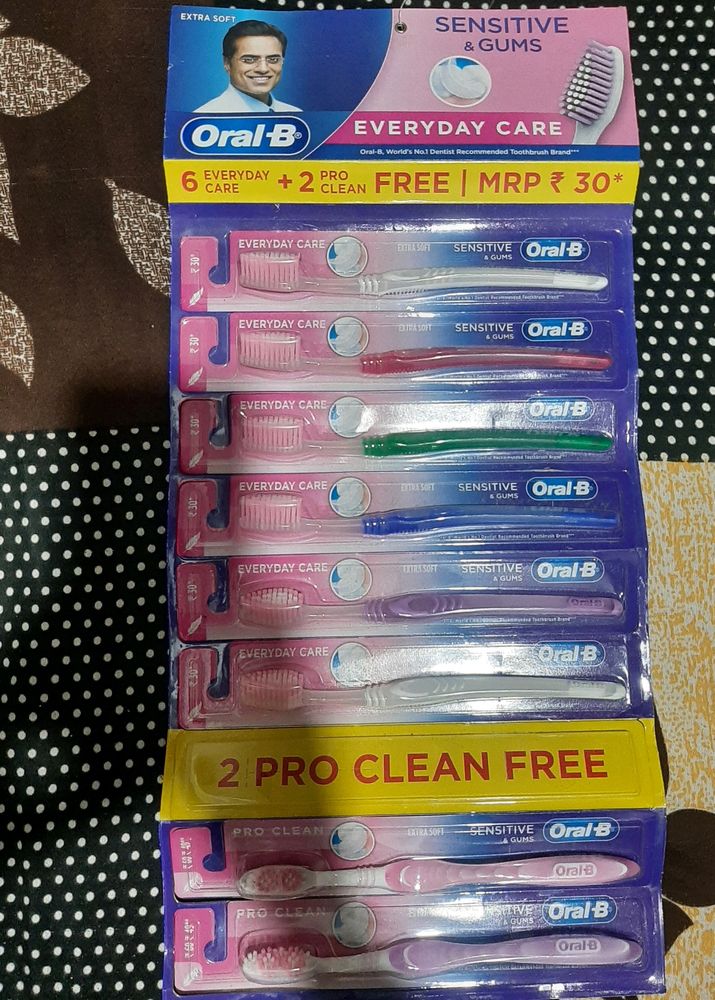 ORAL B NEW WITH TAG SOFT  TOTAL 8 BRANDED BRUSH