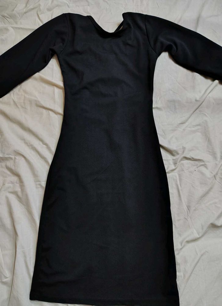 Chic Black Criss-Cross Back Midi Dress