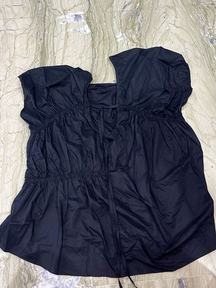 Black Gathered Short Sleeve Top