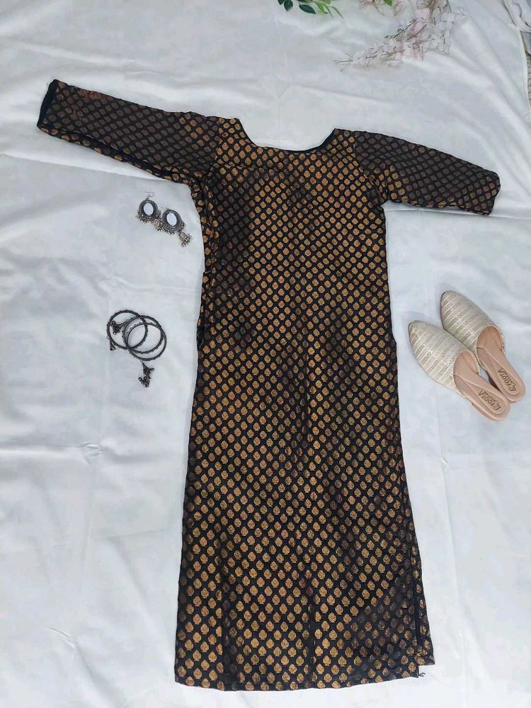 Elegant Black &amp; Green Banarasi Kurtis