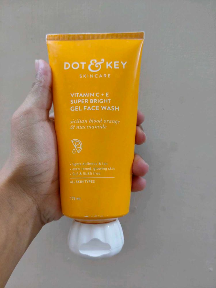 Dot &amp; Key Vitamin C+E Face Wash
