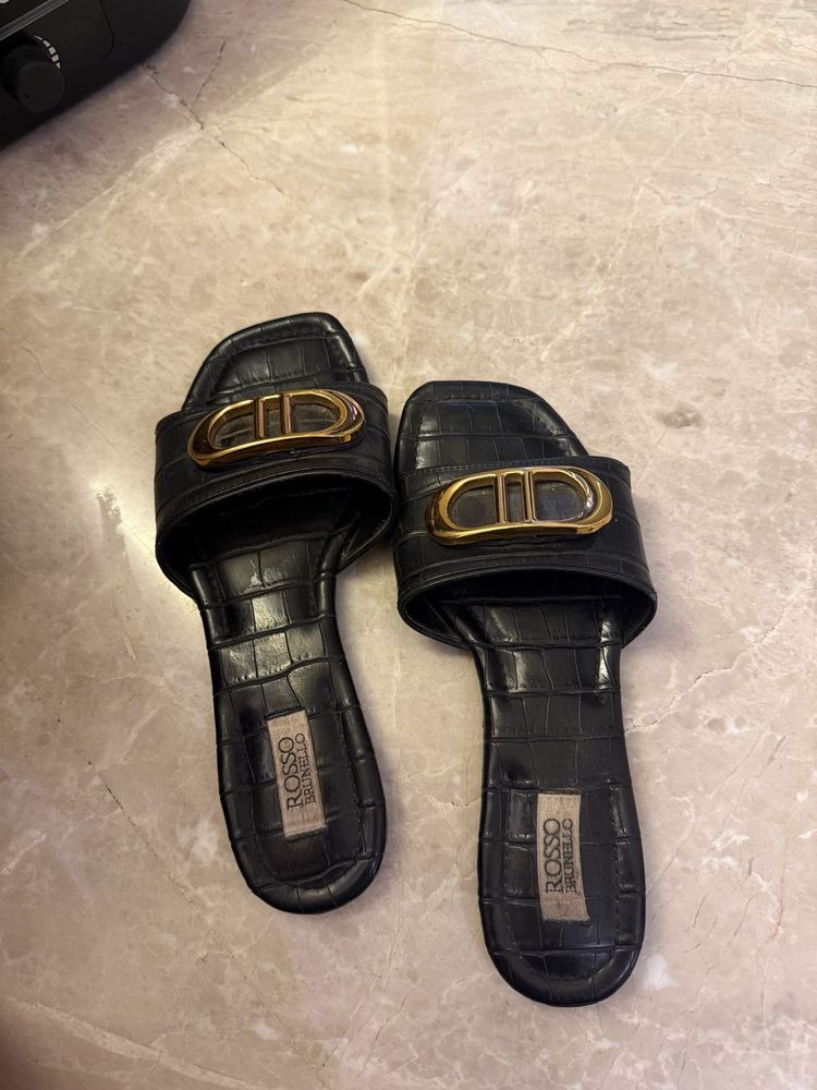 Chic Black Slides