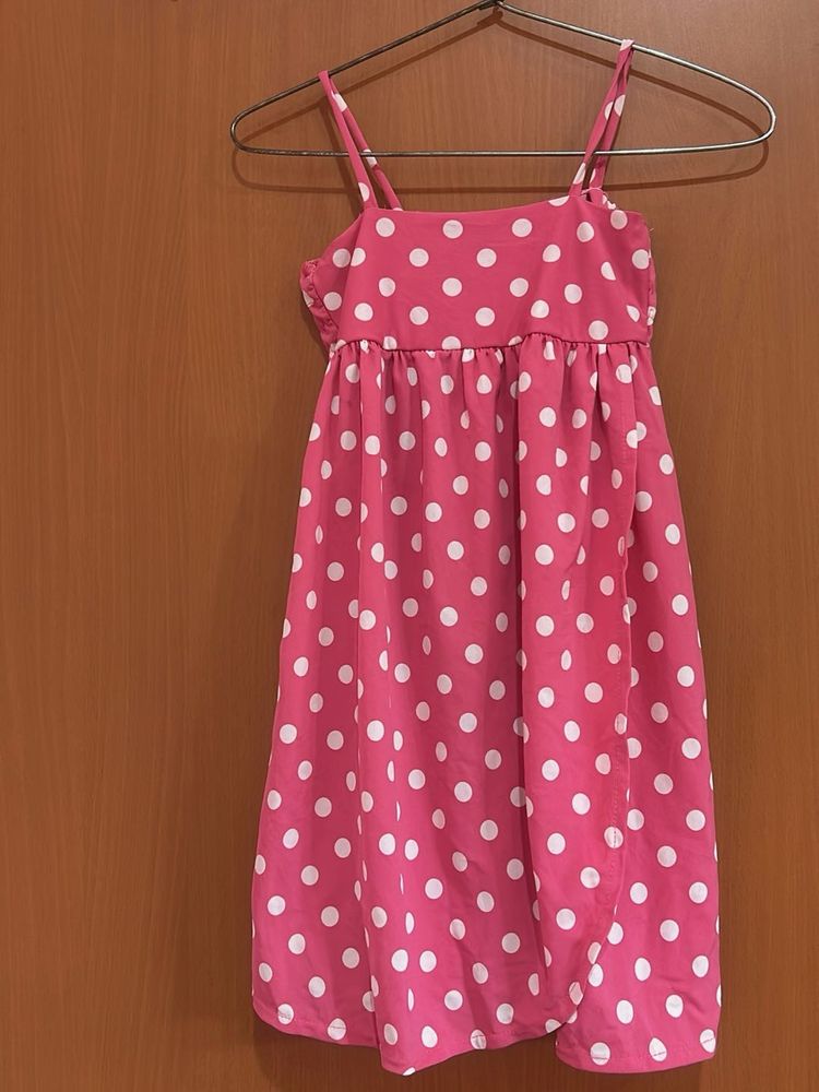 Cute Pink Polka Dot top fit size M at just 129