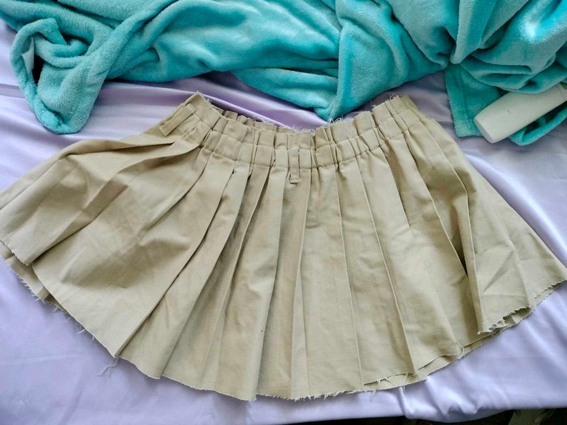 H&amp;M Pleated Beige Miniskirt