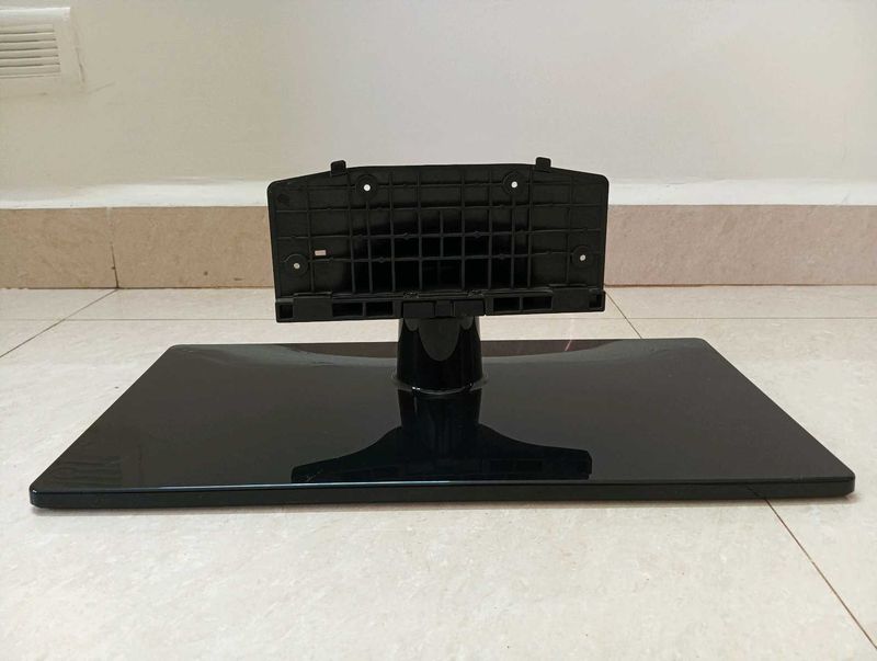 TV STAND ( FREE DELIVERY)