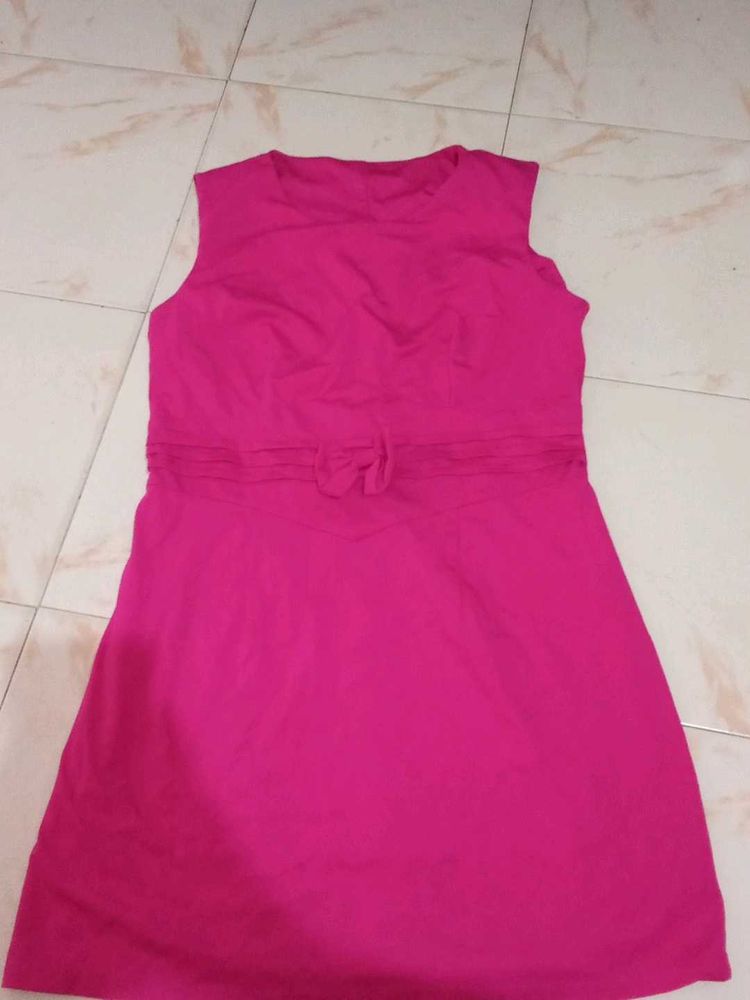 Chic Pink Sleeveless Belted Dress