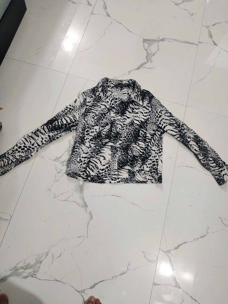 Stylish Animal Print Crop Shirt