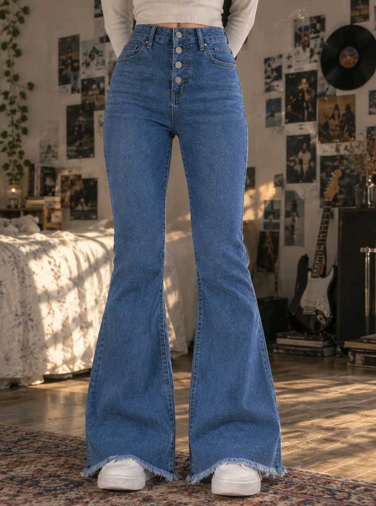 High-Waisted Flared Blue Jeans stretchable