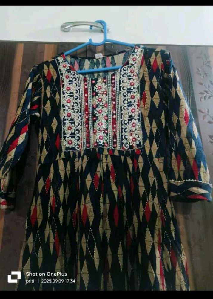 Embroidered Kurta with Geometric Print