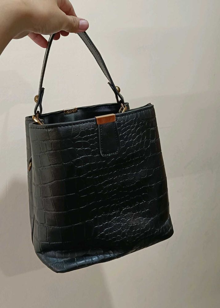 Elegant Croc pattern crossbody/ sling bag