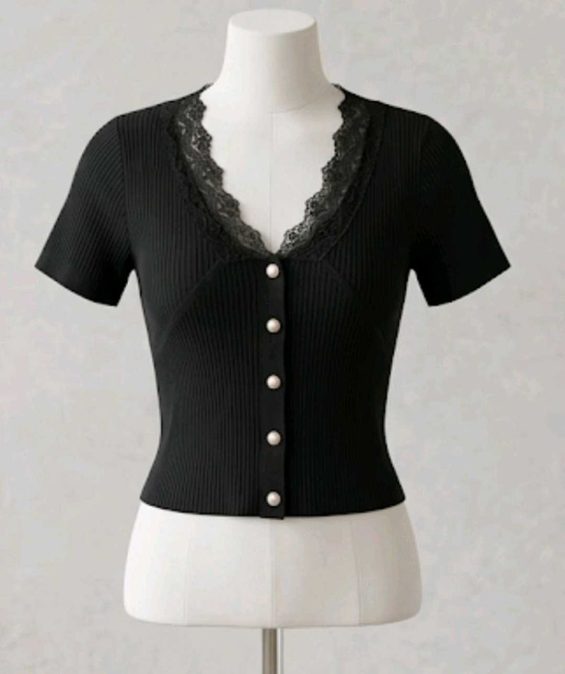 Chic Black Lace Trim Cropped Top