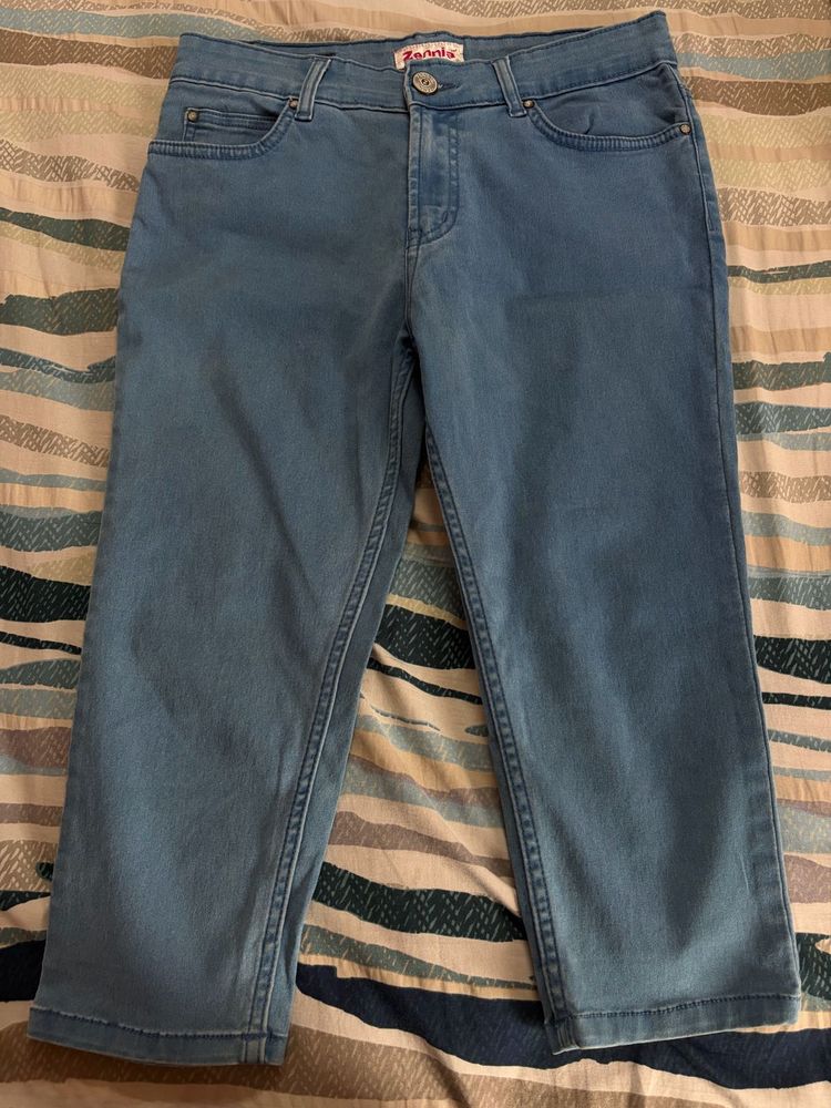 Women’s light Wash Cropped Denim Jeans