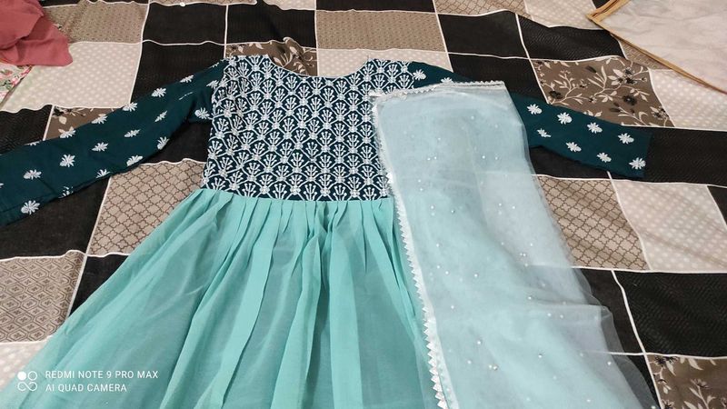 Elegant Green Embroidered Kurta Set