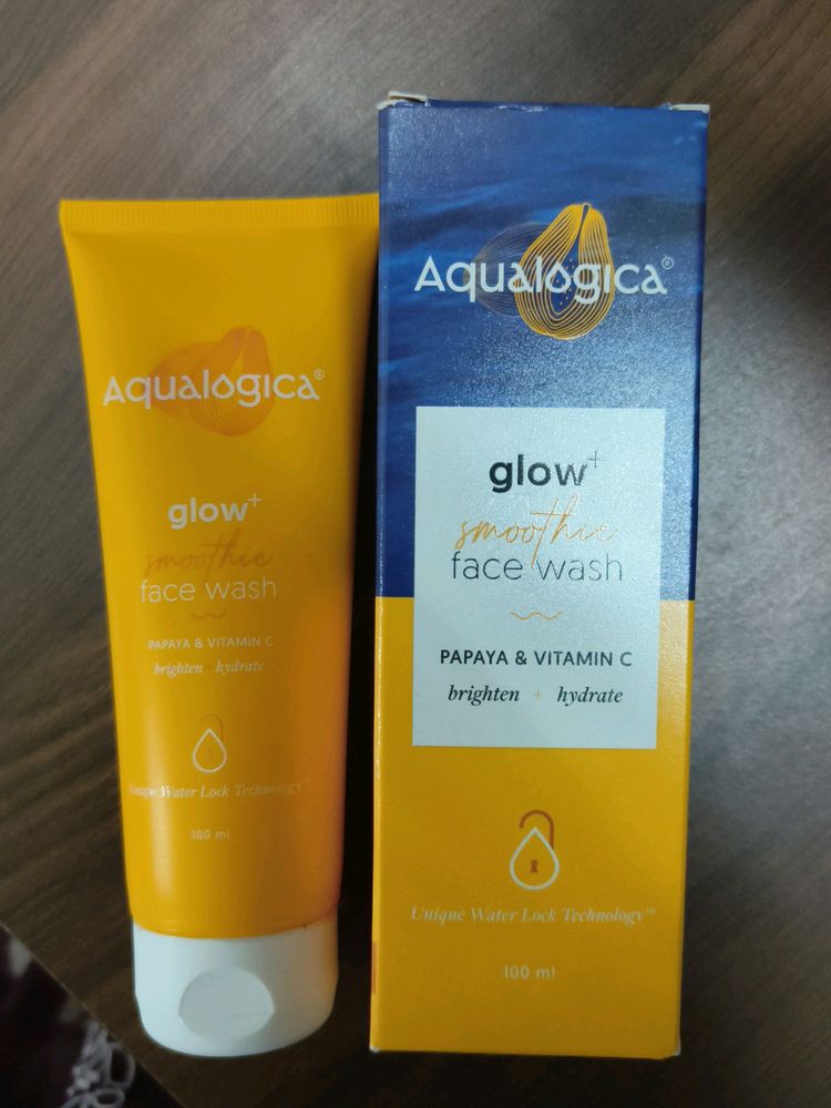 Aqualogica glow+ Smoothie Face Wash