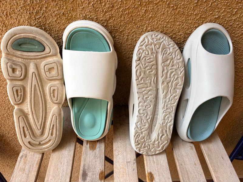 Comfortable White &amp; Teal Slides