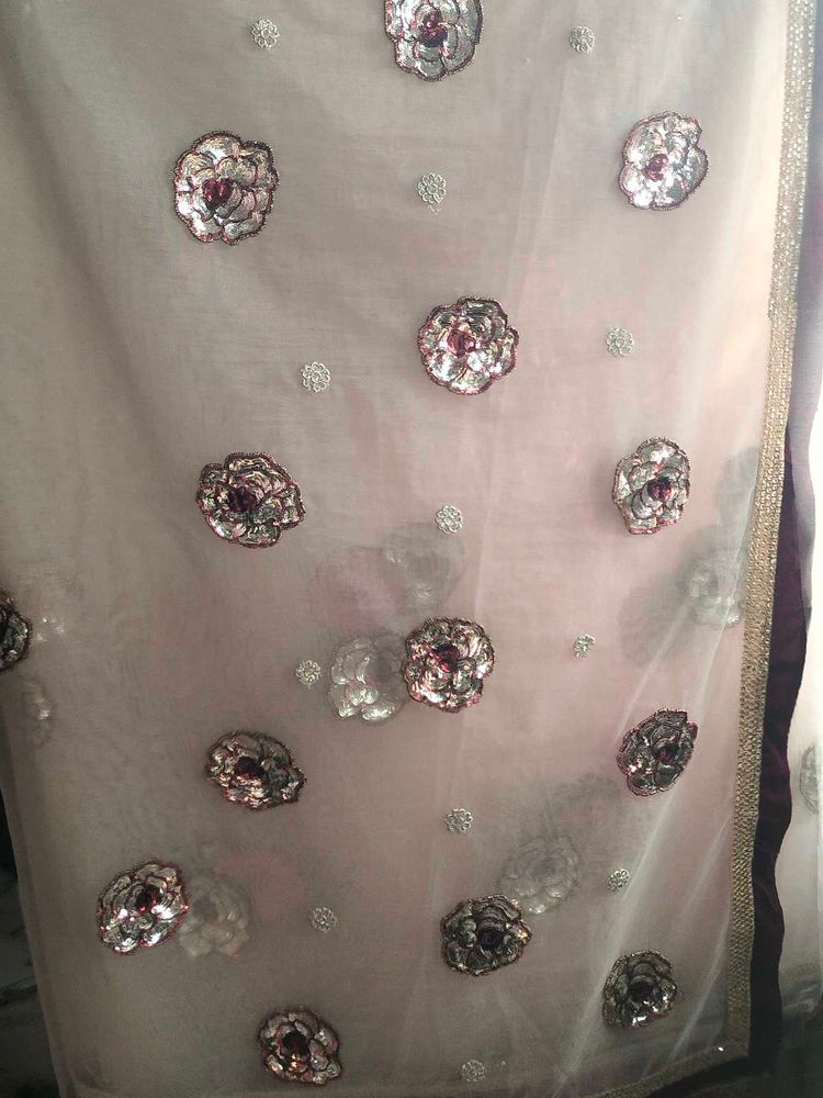 Embellished saree with Floral Motifs