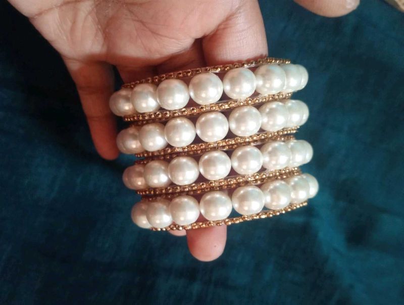Elegant Pearl &amp; Gold Bangles Set 4 pic