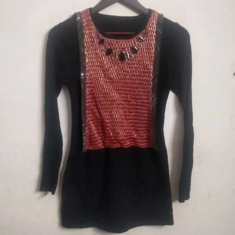 Long Woollen Top With Golden Detailing