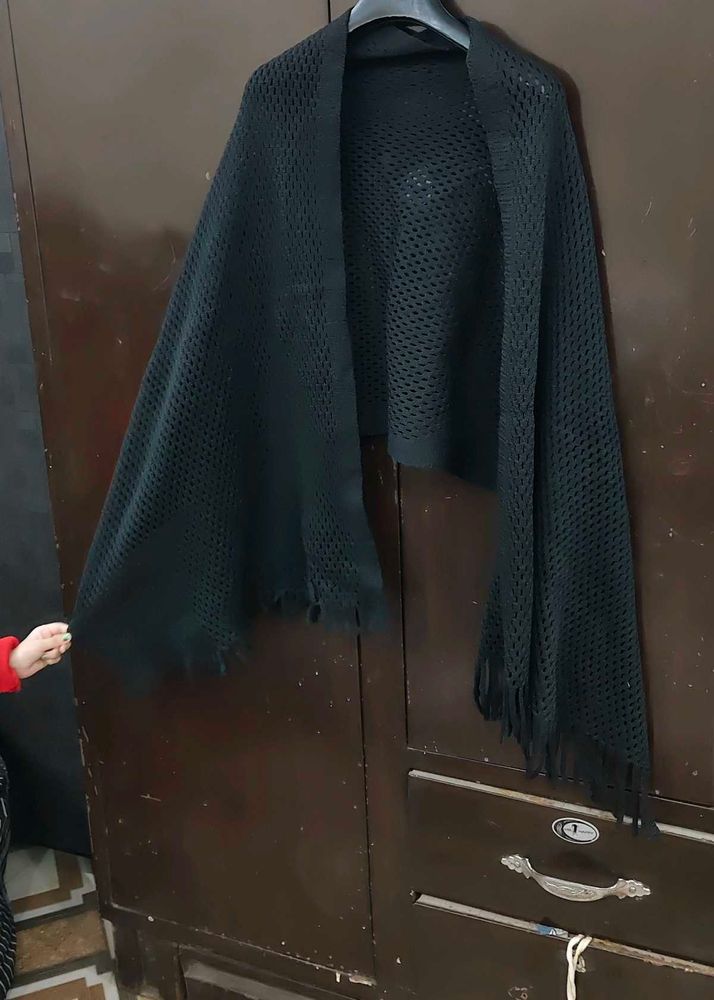 Stylish Black Shawl with Fringe