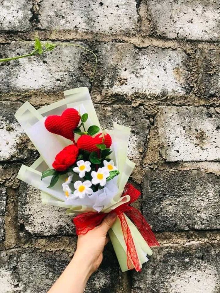 Crocheted Heart &amp; Flower Bouquet