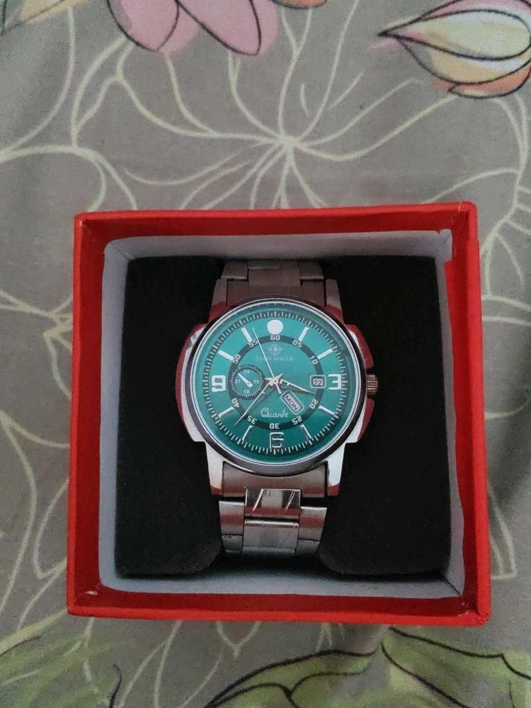 Elegant Men's Watch with Green Dial
