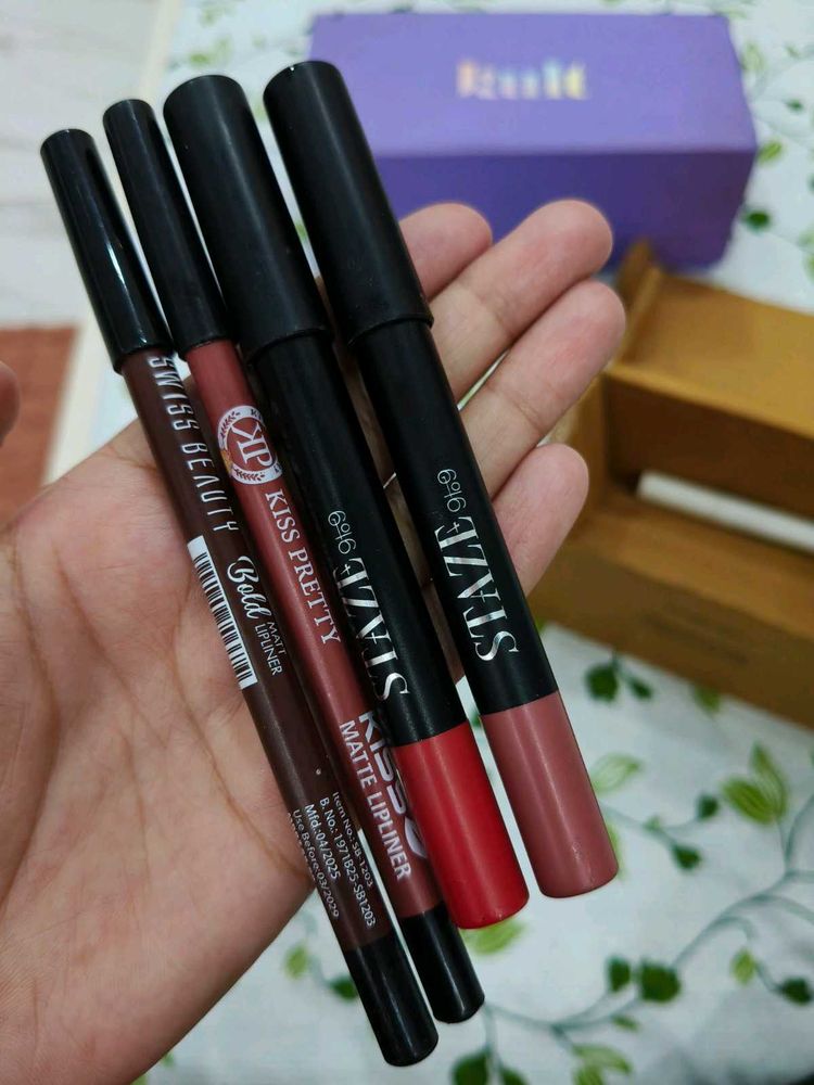 Set of 4 Matte Lip Liners