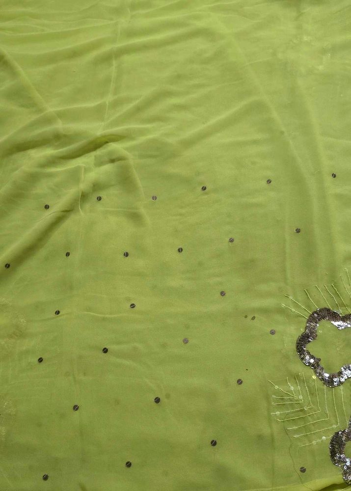 green saree is very beautyful and flower