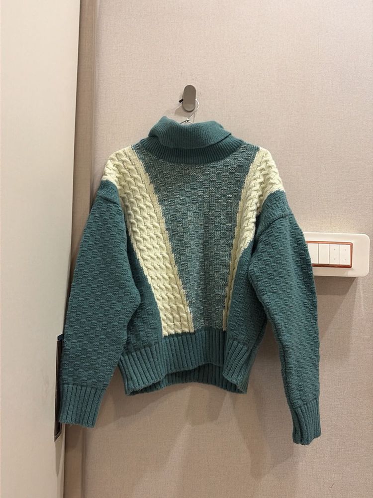Chic Color Block Turtleneck Sweater