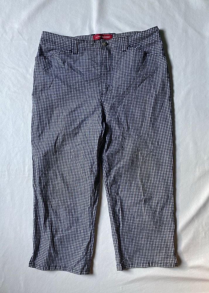 Checkered Capri Pants