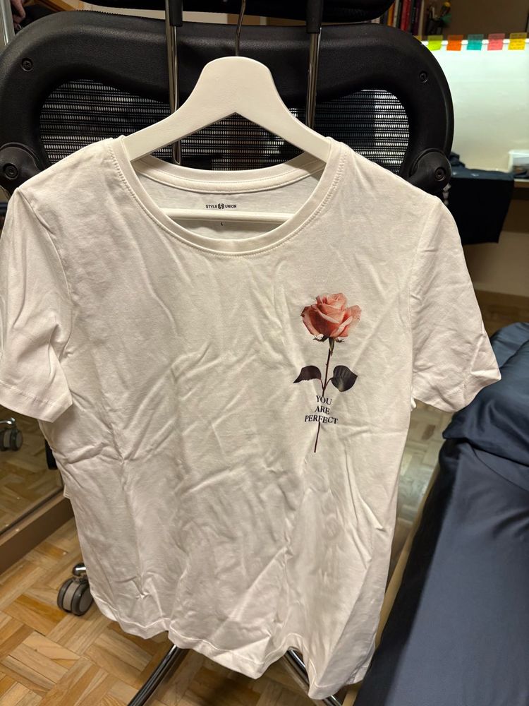 White Rose Graphic T-Shirt