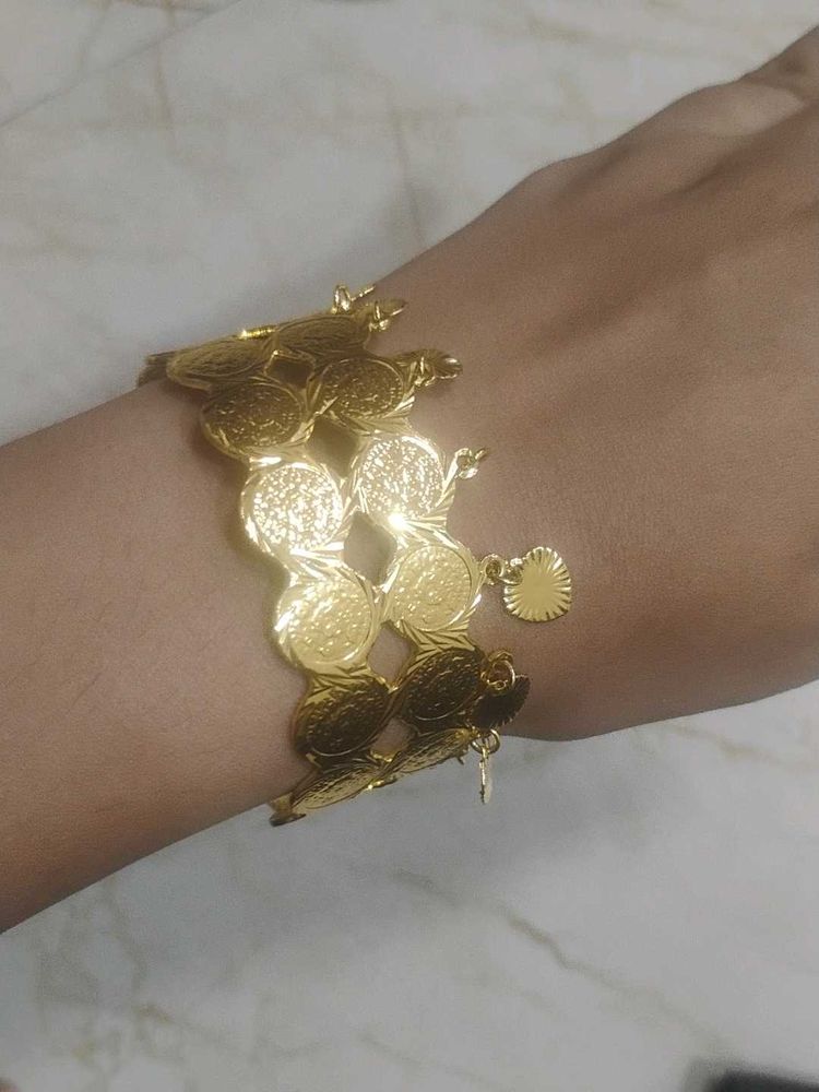 Elegant Gold Tone Bracelet