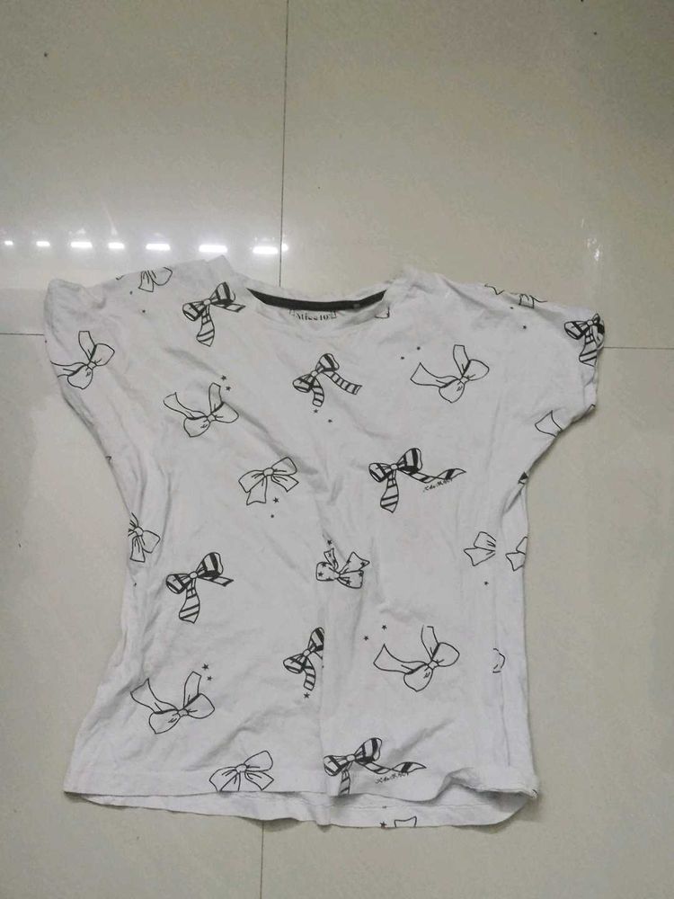 White T-shirt with Bow Print