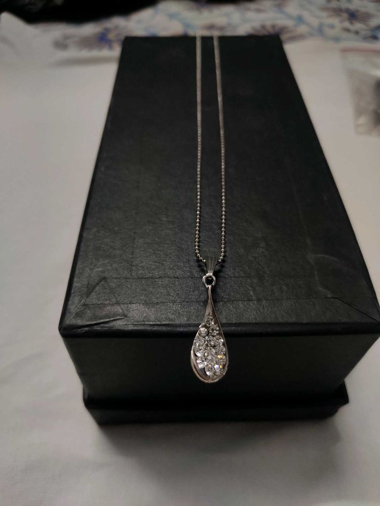 Sparkling Teardrop Pendant Necklace