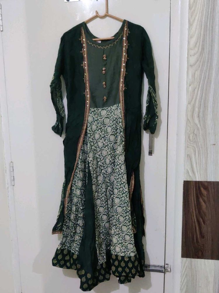 Elegant Green Ethnic Kurta Set