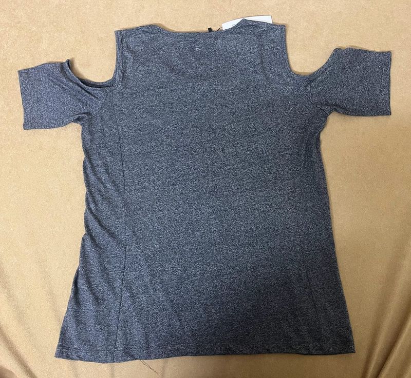 casual top.