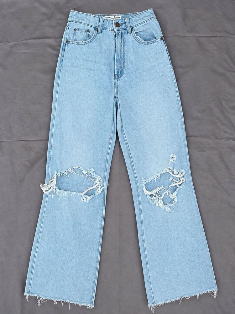 Light Wash Ripped Jeans