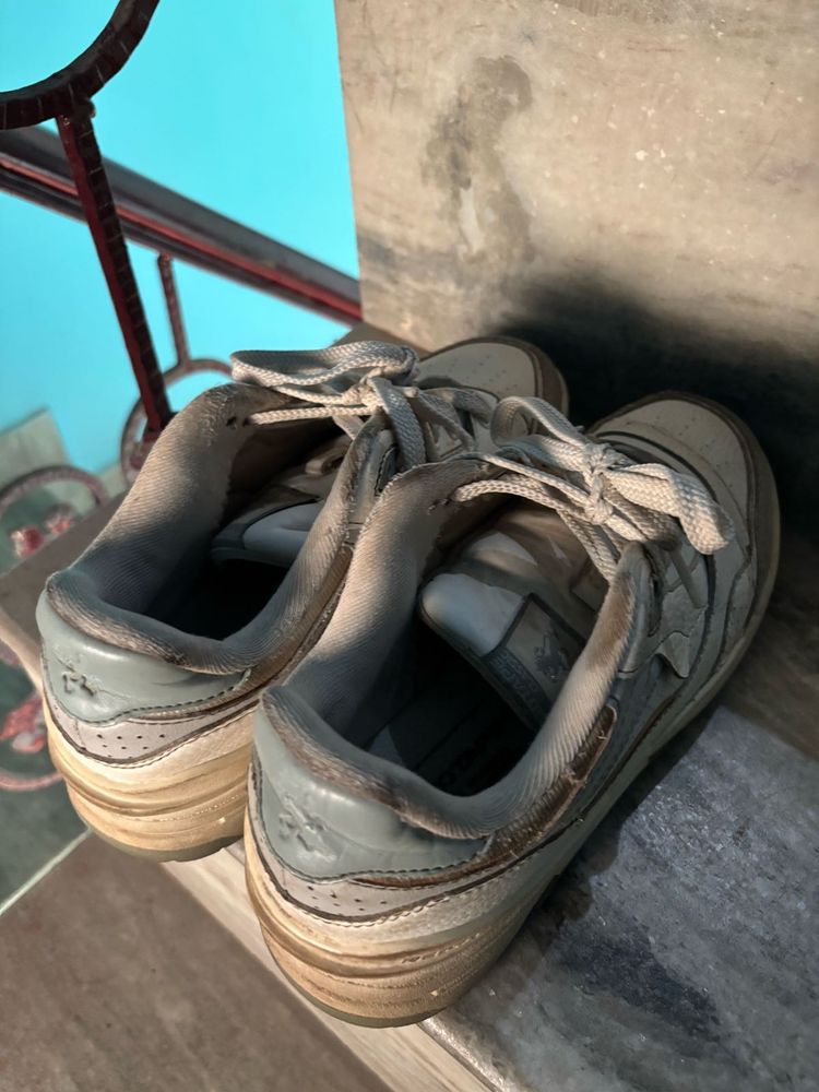 an white sneaker