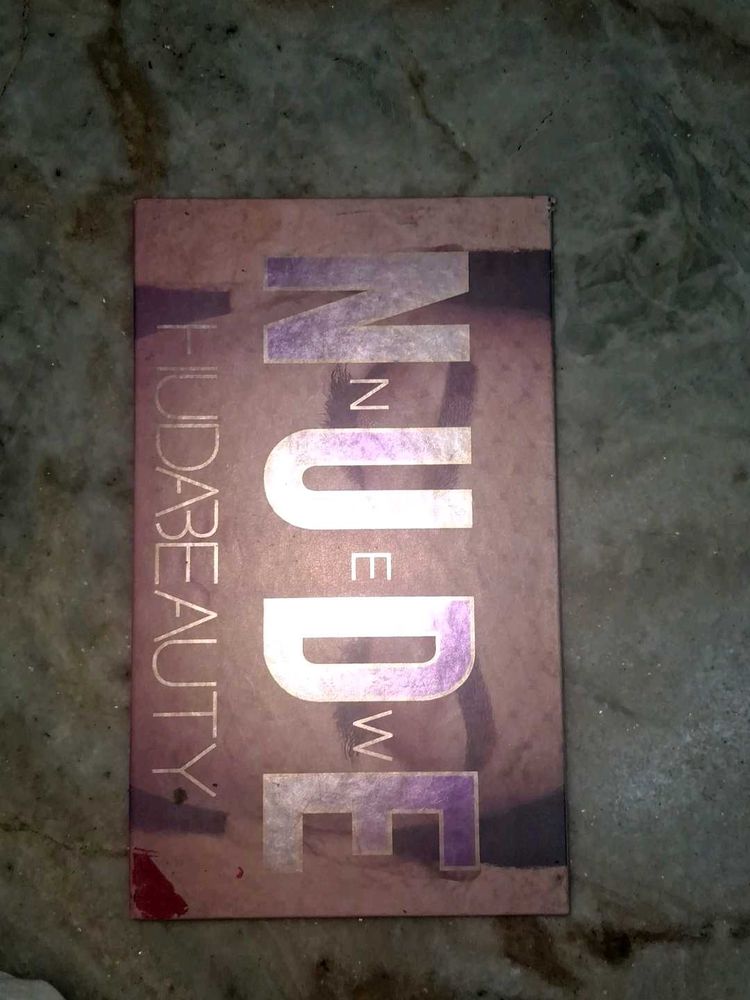 Huda Beauty Nude Palette