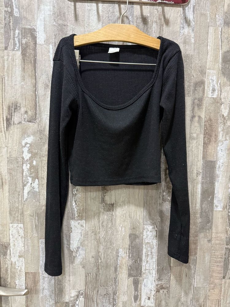 Black Long Sleeve Crop Top